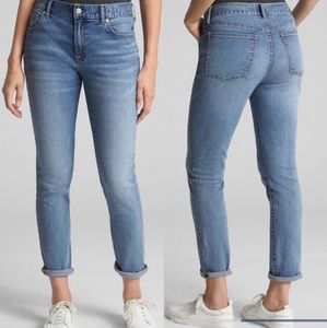 Gap Mid Rise Girlfriend Jeans Size 6